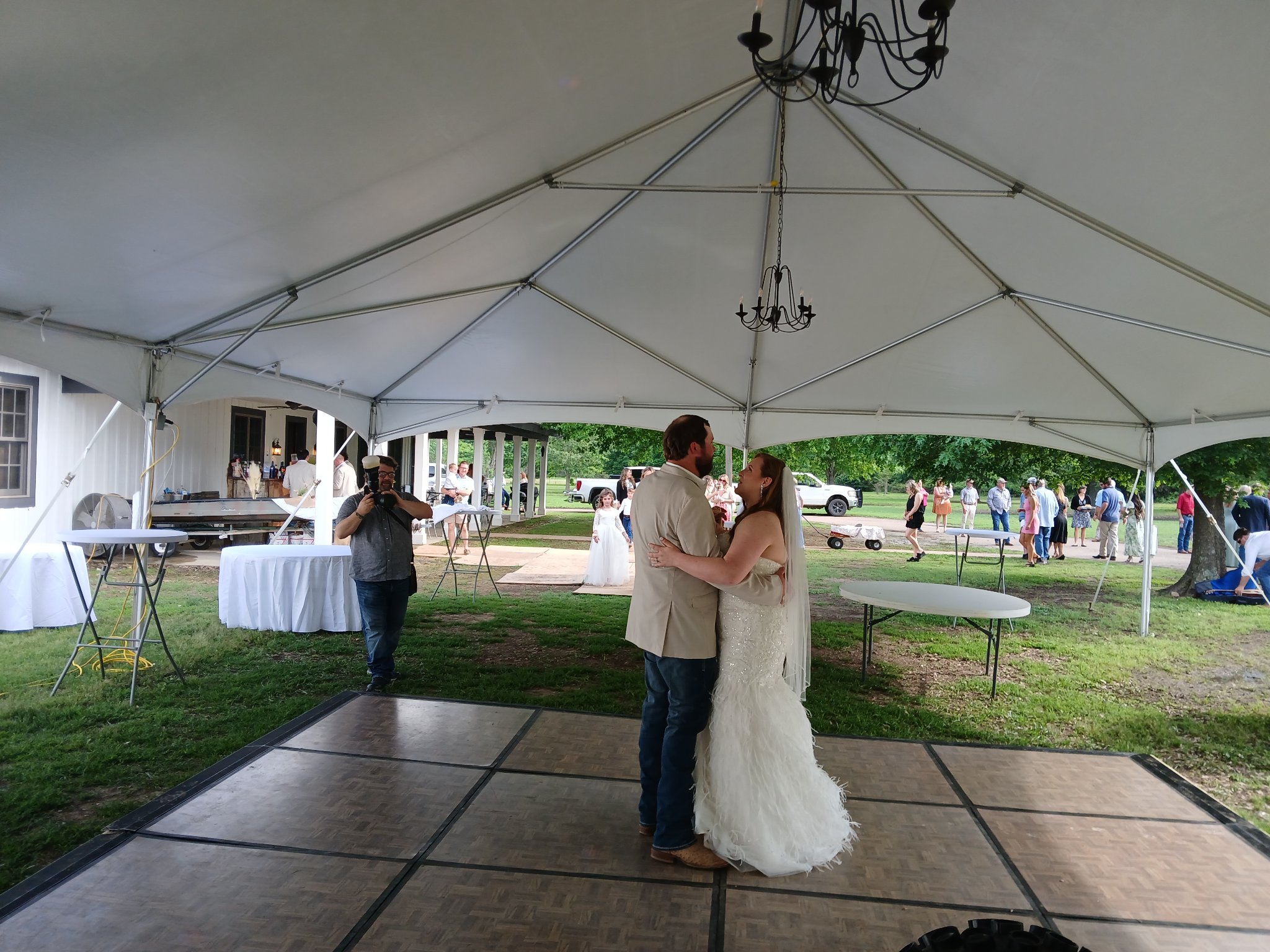 Wedding - Outdoor First Dance